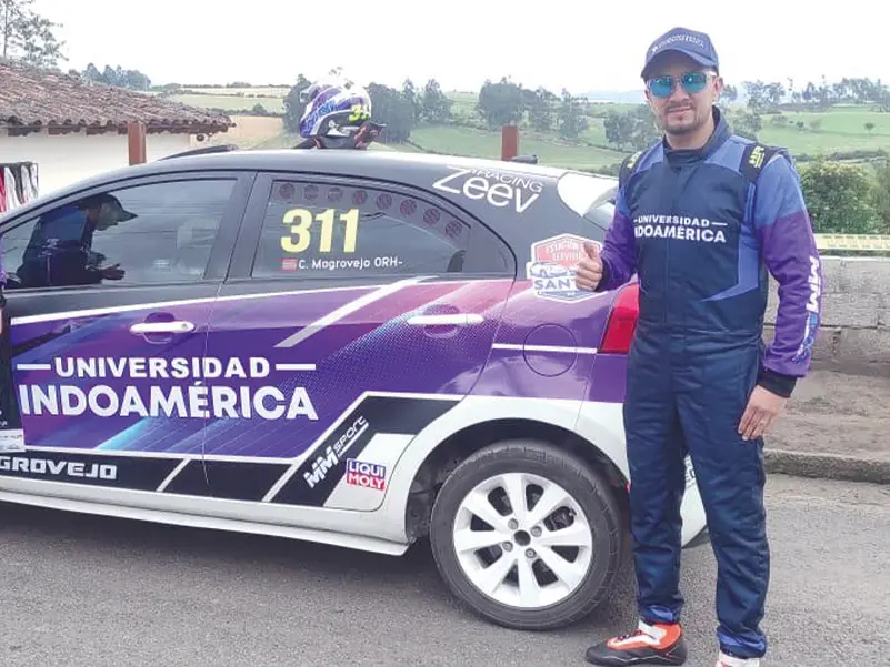 El piloto Carlos Mogrovejo triunfa en la vuelta al Ecuador 2022